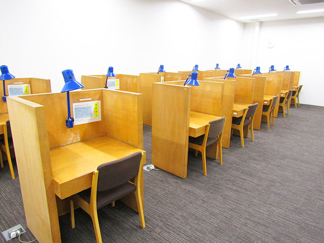 兵庫県立図書館の自習室